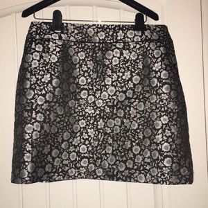 Skirt WITH pockets!!